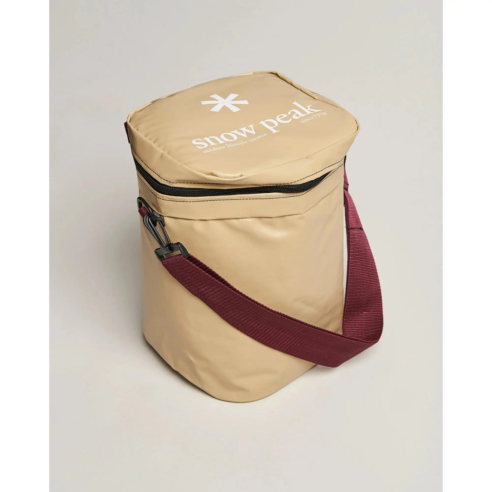 Product image 2 of 8 of Snow Peak Soft Cooler 11