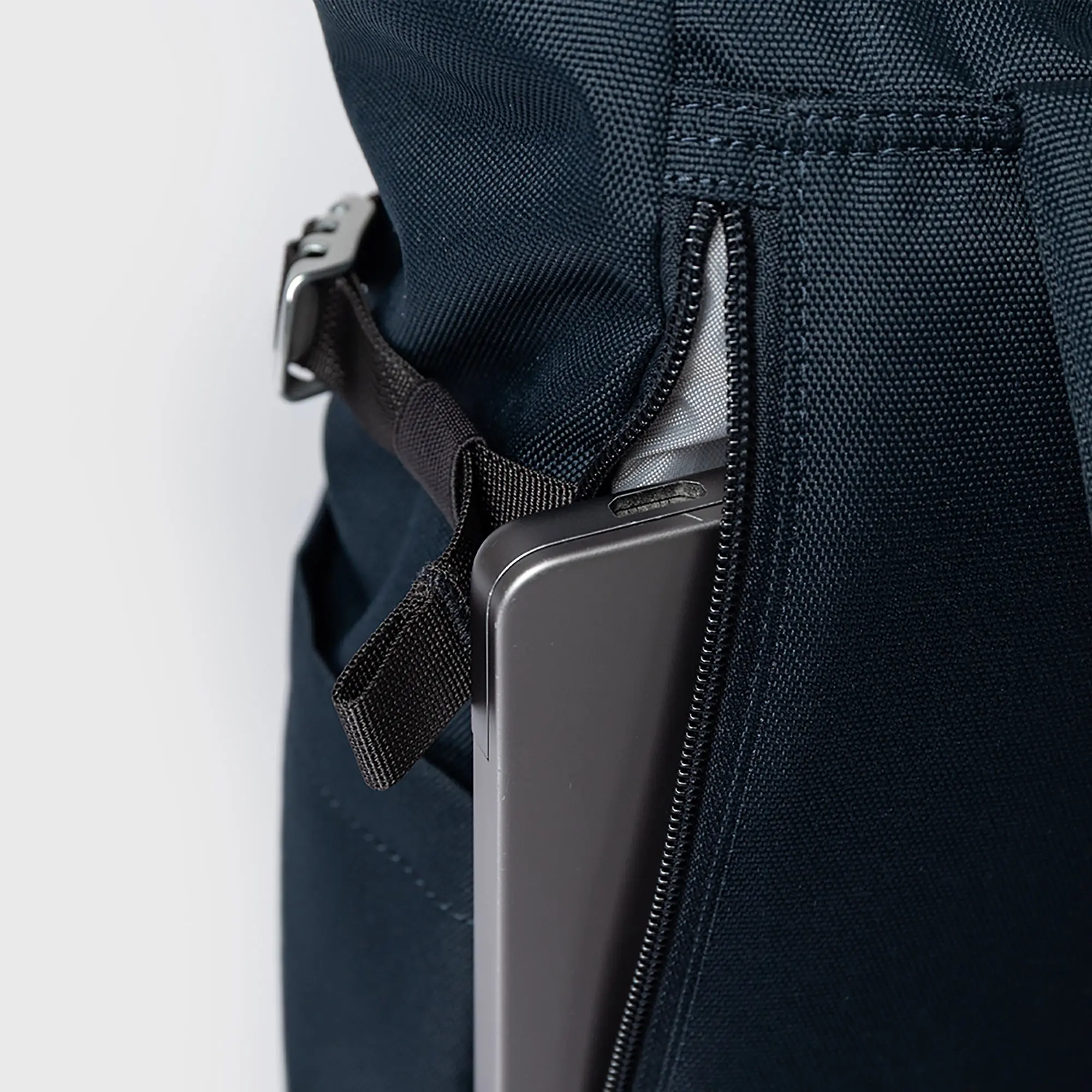 Product image 5 of 10 of Sandqvist Icon Rolltop Backpack M 23L 14" - Navy/Black