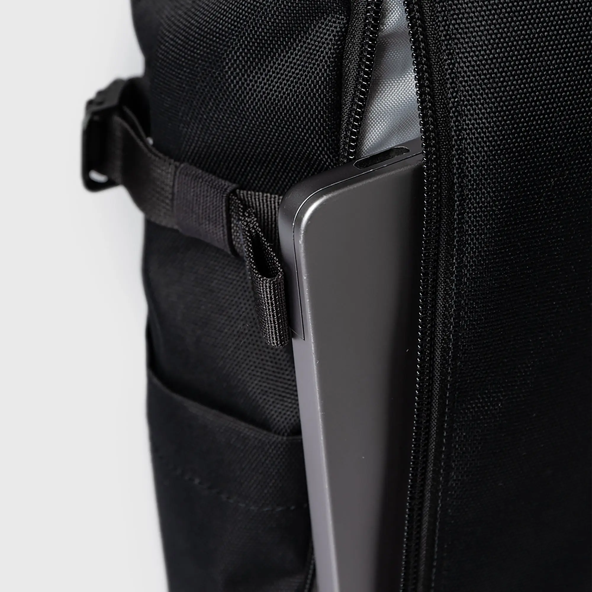 Product image 6 of 11 of Sandqvist Icon Rolltop Backpack M 23L 14" - Black