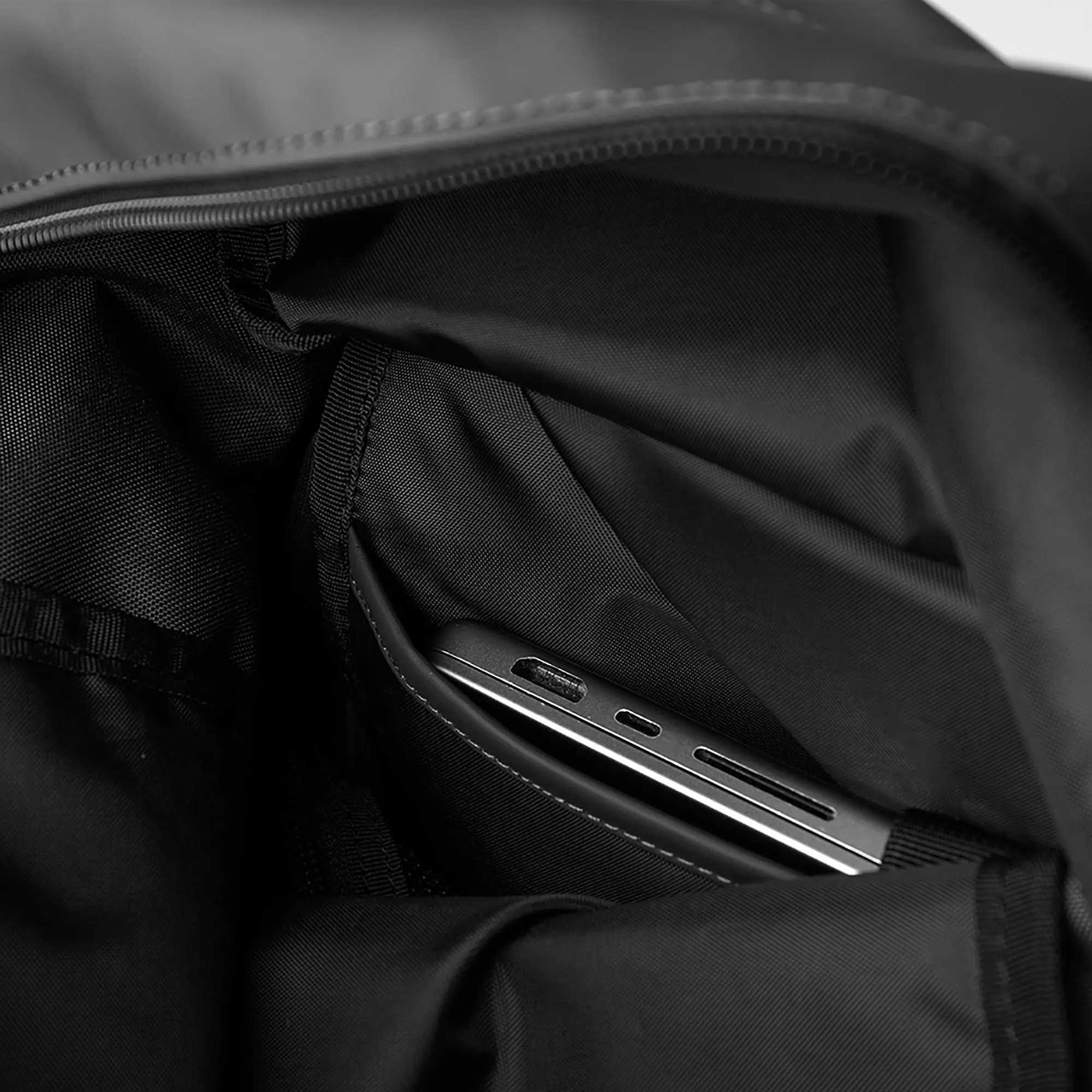 Product image 7 of 16 of Sandqvist Stream Rolltop Backpack L 34L 16" - Black