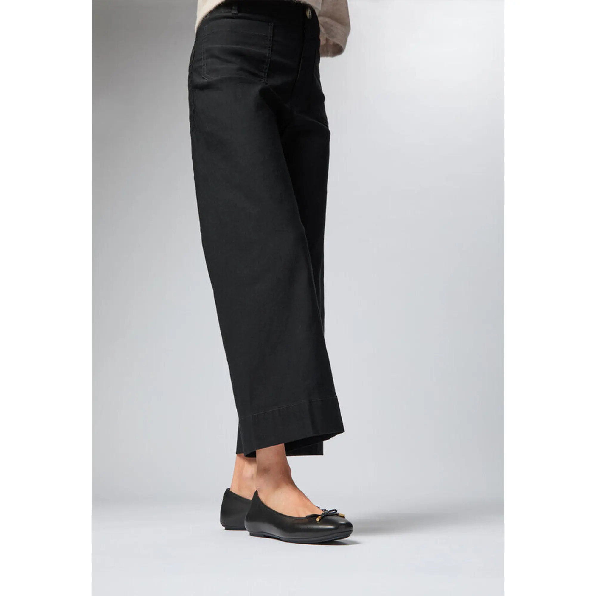 Product image 2 of 10 of FitFlop Women's DELICATO Bow Soft Leather Ballet Flats - Black