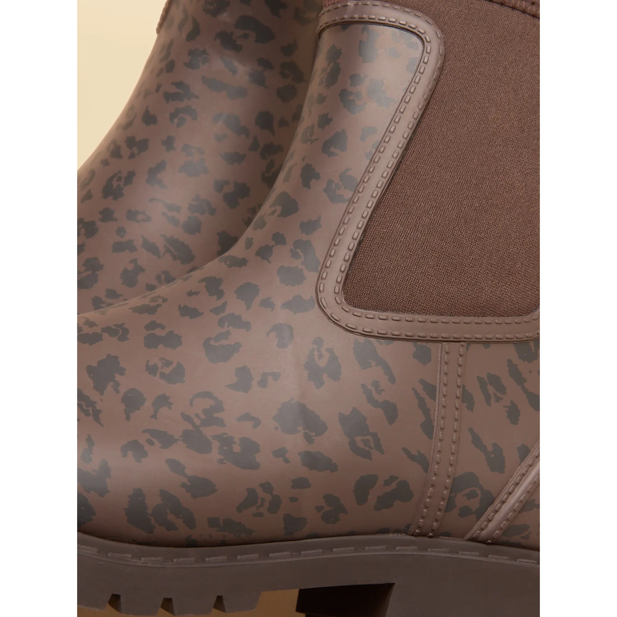 Product image 5 of 6 of Joules Women's Oakfield Neoprene Lined Ankle Wellies - Leopard