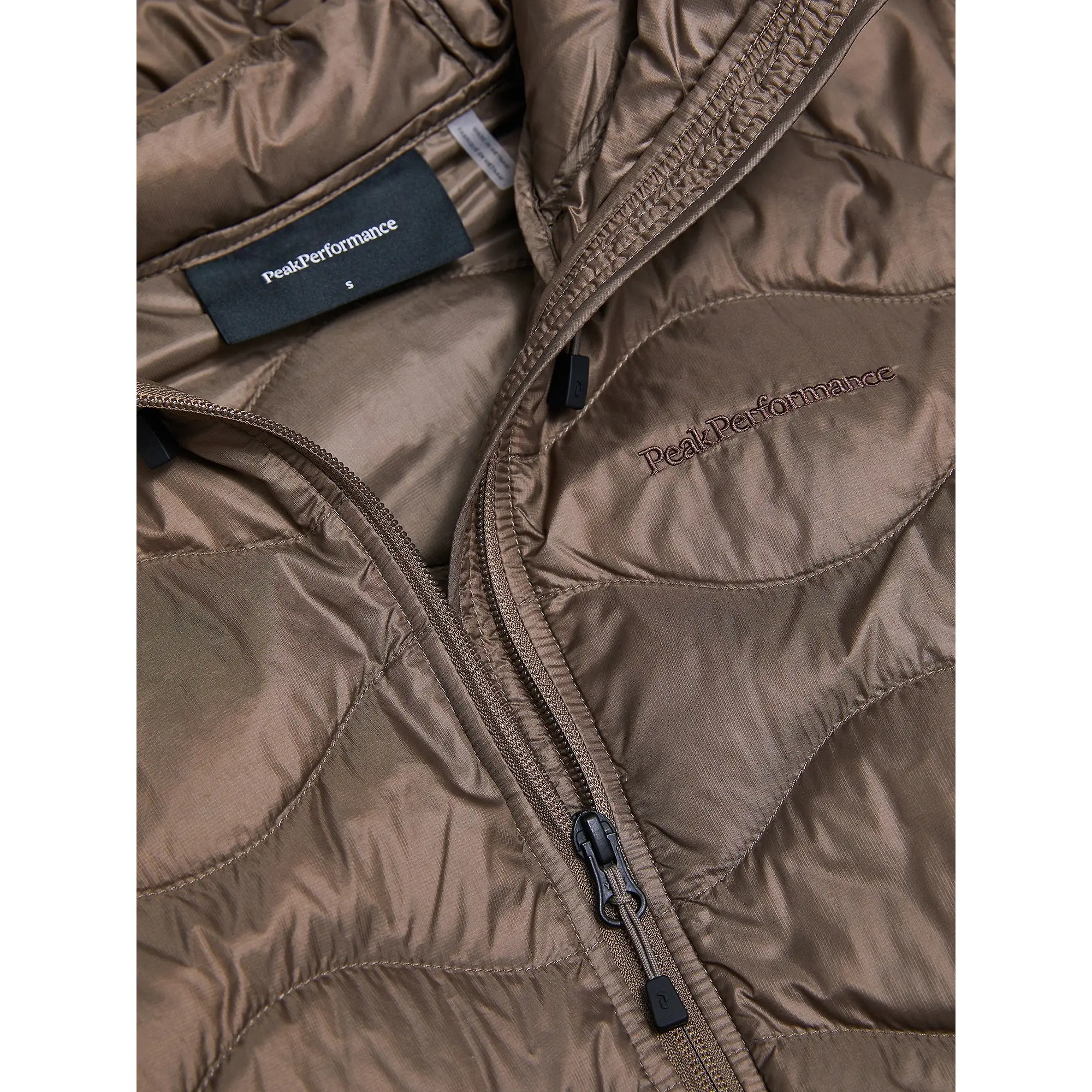 Product image 4 of 4 of Peak Performance Women's Helium Down Hooded Jacket - Terrain Tan