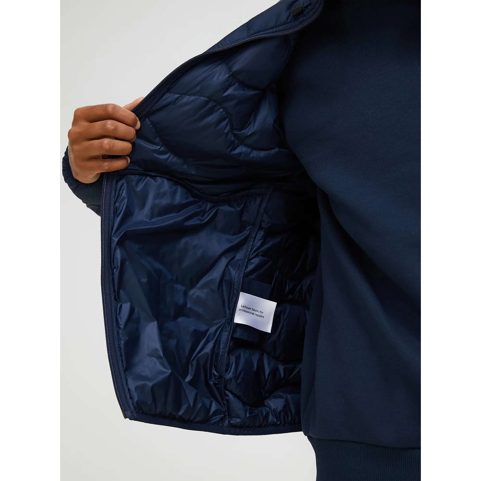 Product image 6 of 10 of Peak Performance Men's Helium Down Hooded Jacket - Blue Shadow