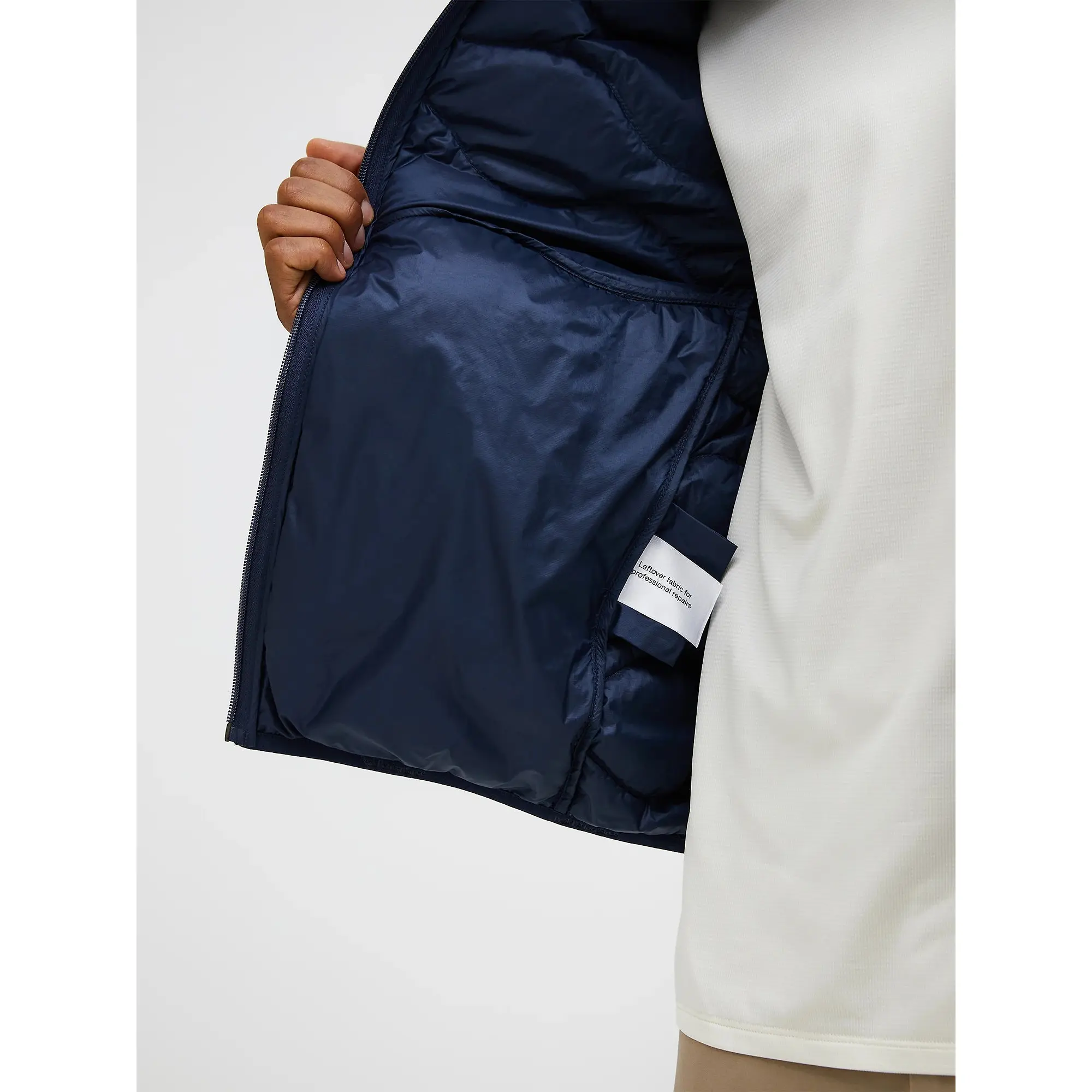 Product image 7 of 10 of Peak Performance Men's Helium Down Hooded Jacket - Blue Shadow