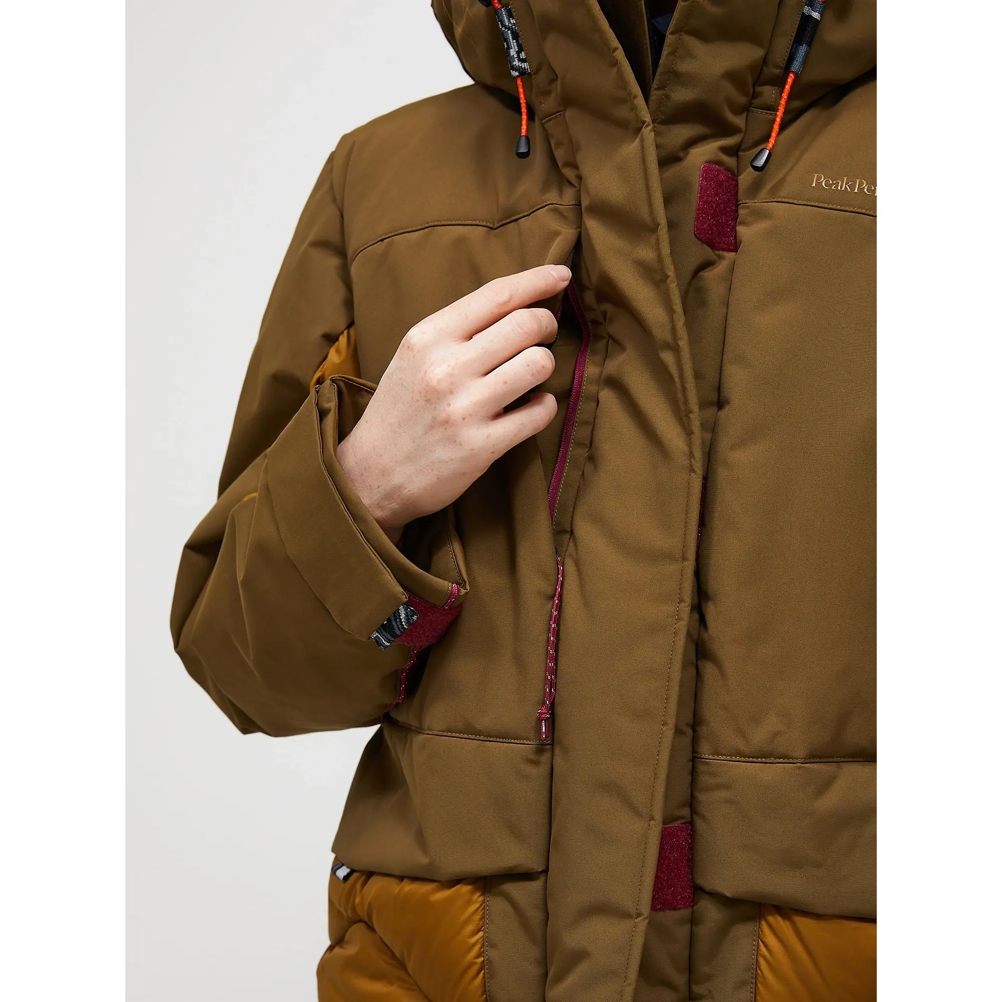 Product image 8 of 13 of Peak Performance Women's Infusion Helium Down Parka - Meadow Moss/Earthy Summit