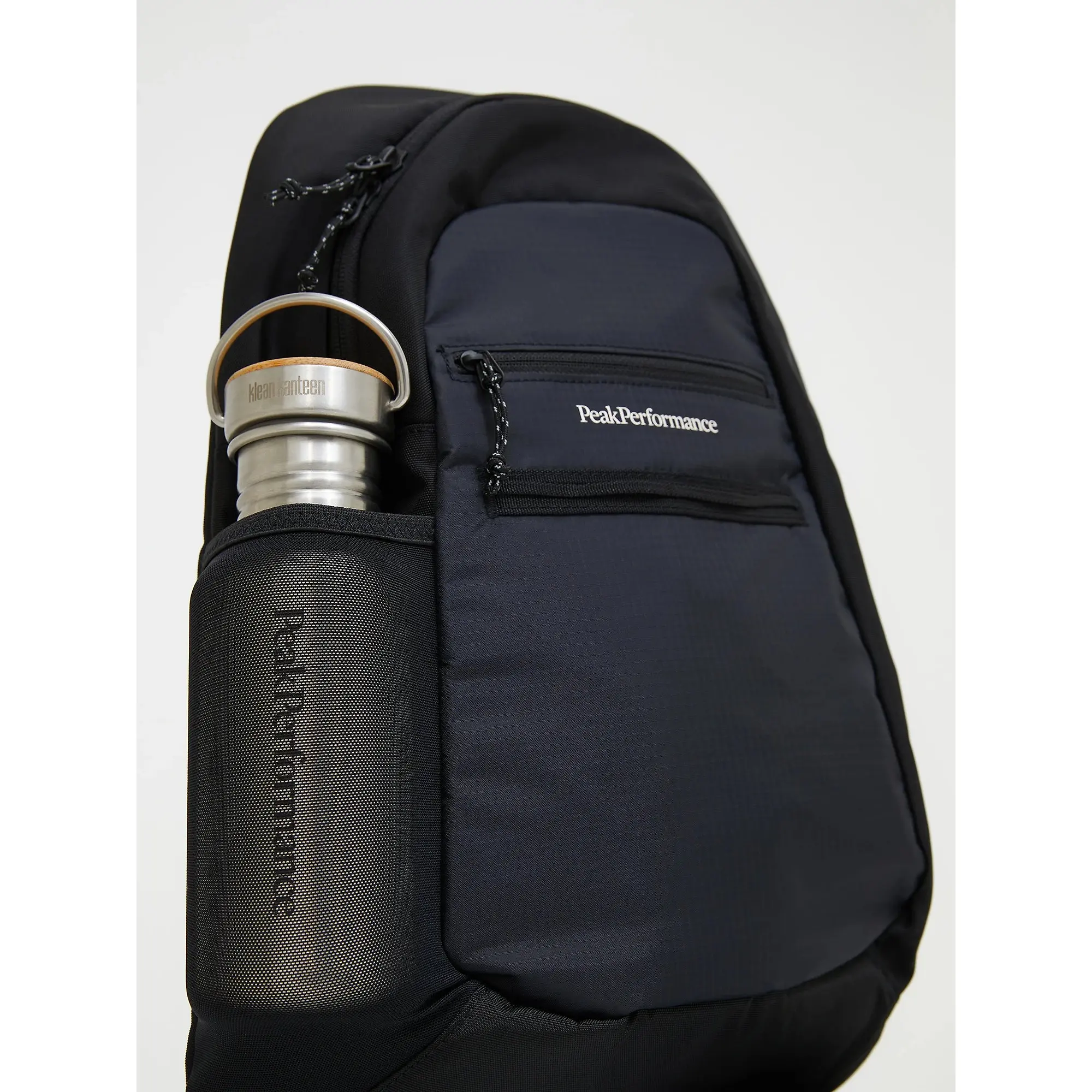 Product image 9 of 9 of Peak Performance Outdoor Crossbody Bag 8.6L - Black