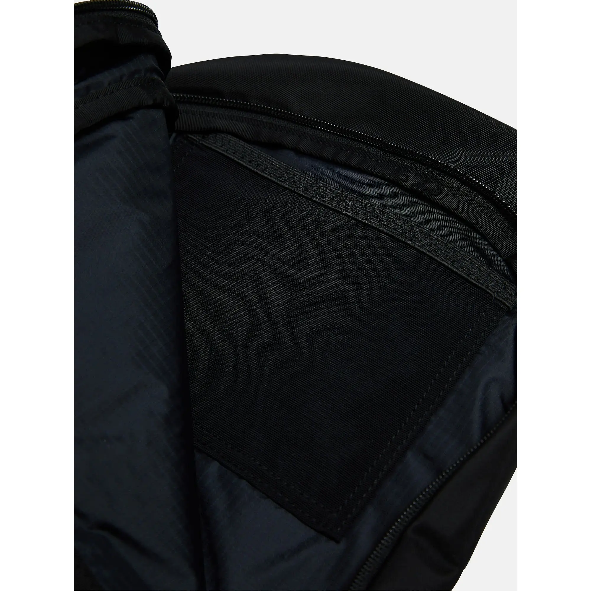 Product image 6 of 9 of Peak Performance Outdoor Crossbody Bag 8.6L - Black