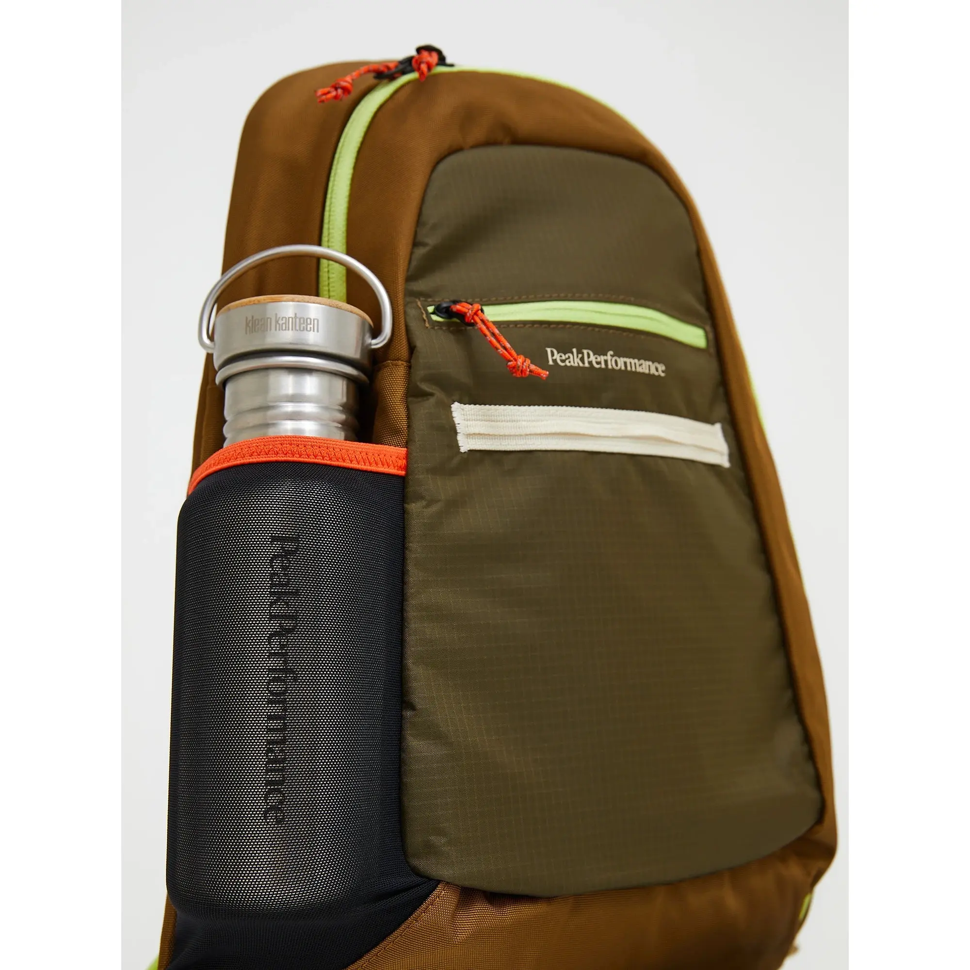 Product image 5 of 10 of Peak Performance Outdoor Crossbody Bag 8.6L - Earthy Summit