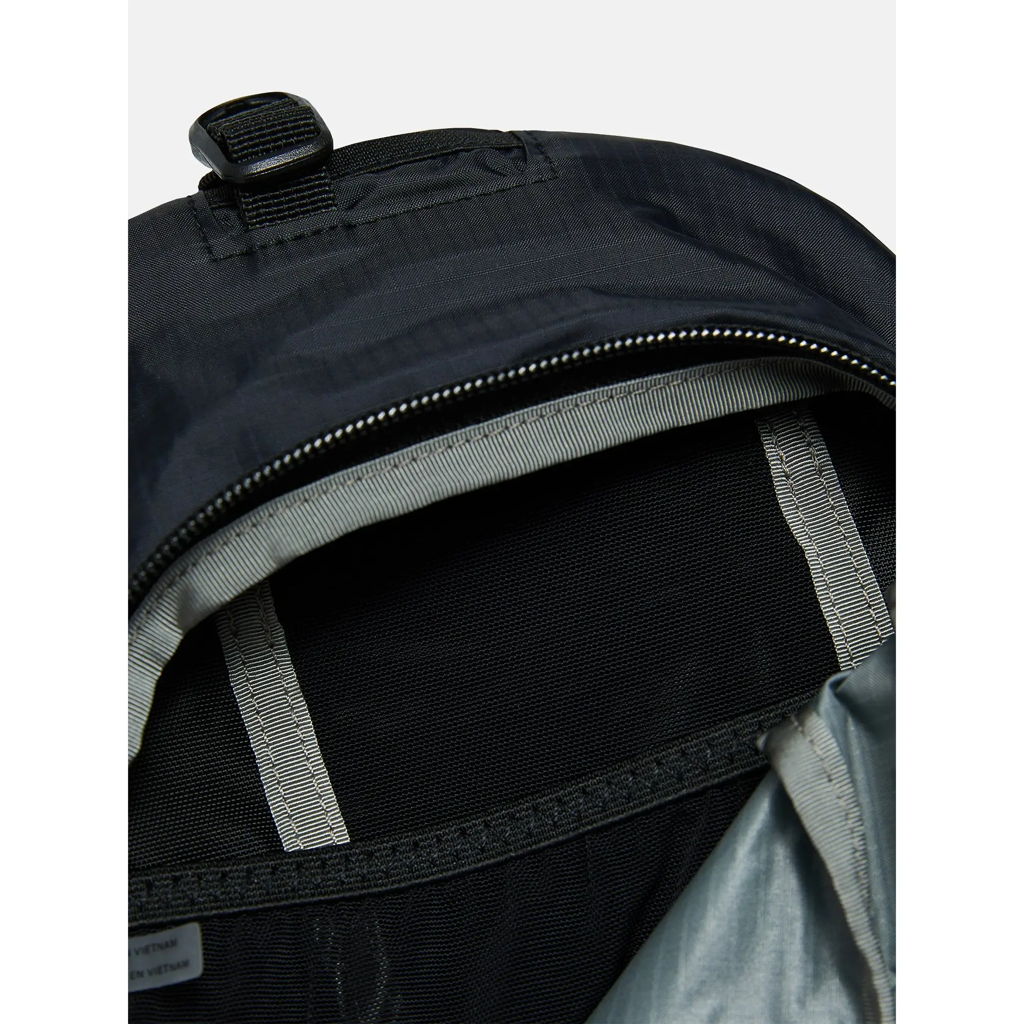 Product image 6 of 8 of Peak Performance Outdoor Sling Bag 4.5L - Black