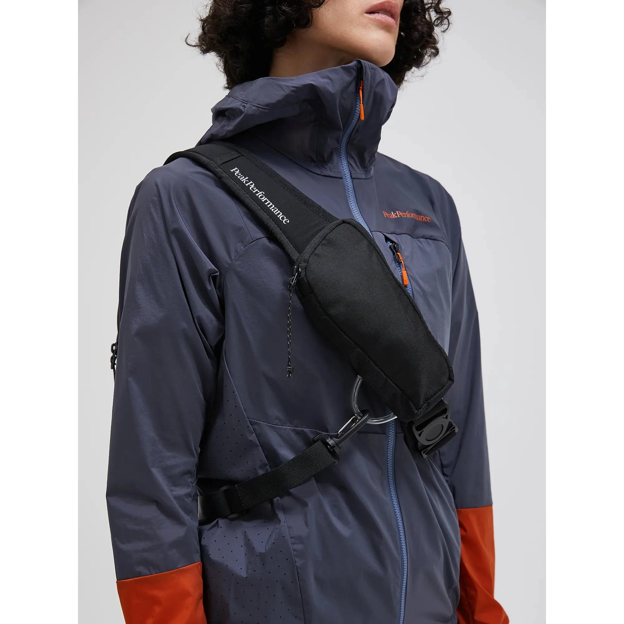 Product image 3 of 8 of Peak Performance Outdoor Sling Bag 4.5L - Black