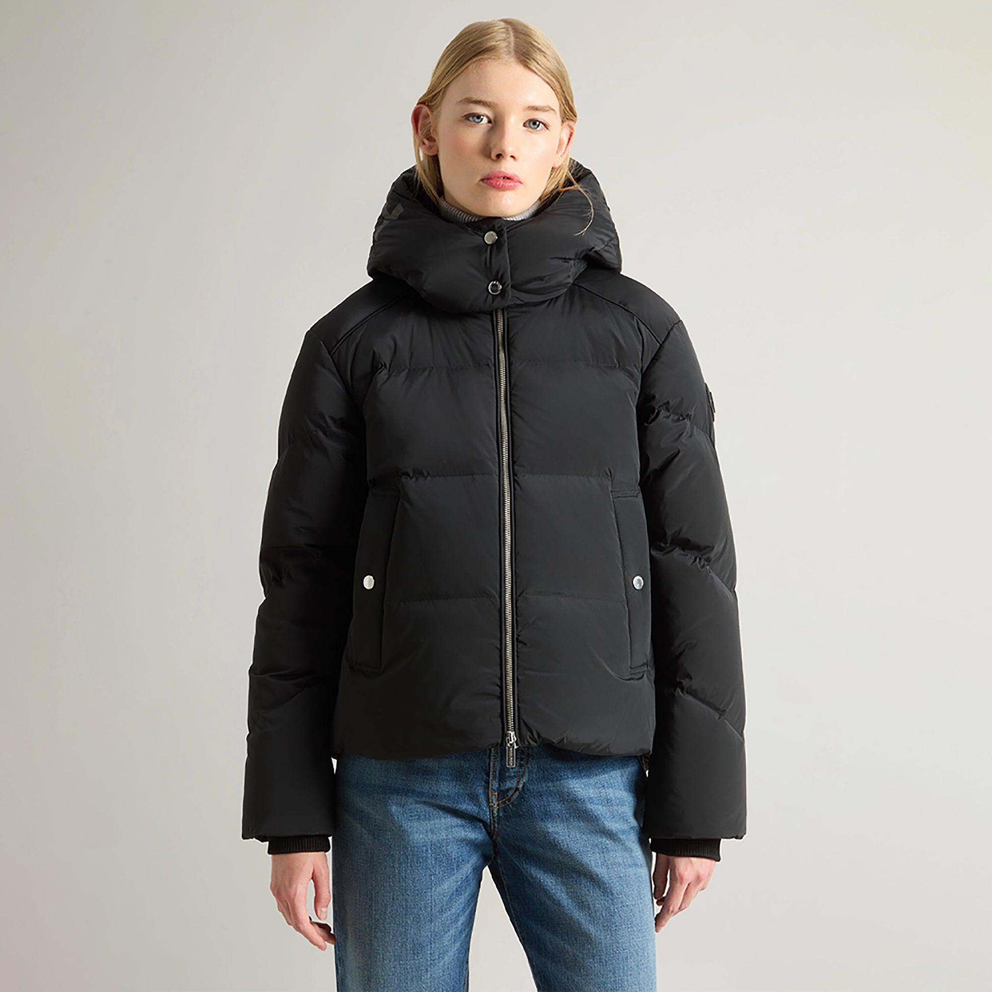 Woolrich Women's Short Alsea Down Puffer Jacket - Black | British