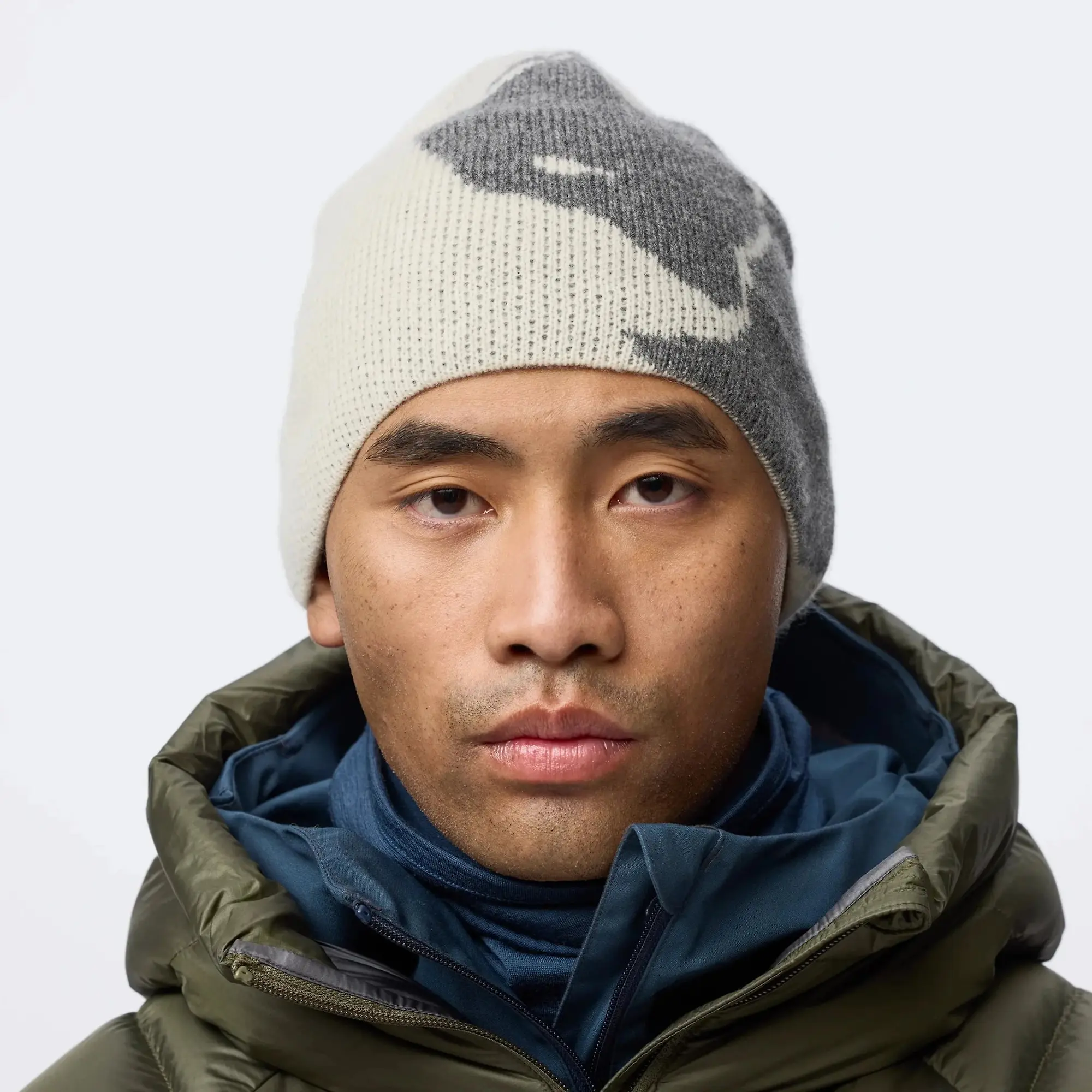 Product image 4 of 7 of Fjällräven Bergtagen Jacquard Beanie - Black-Deep Forest