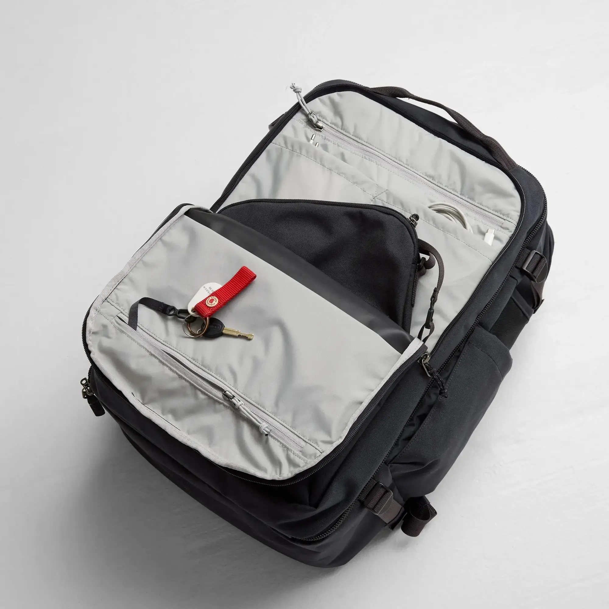 Product image 11 of 21 of Fjällräven Färden Carry-On Pack 42L - Coal Black