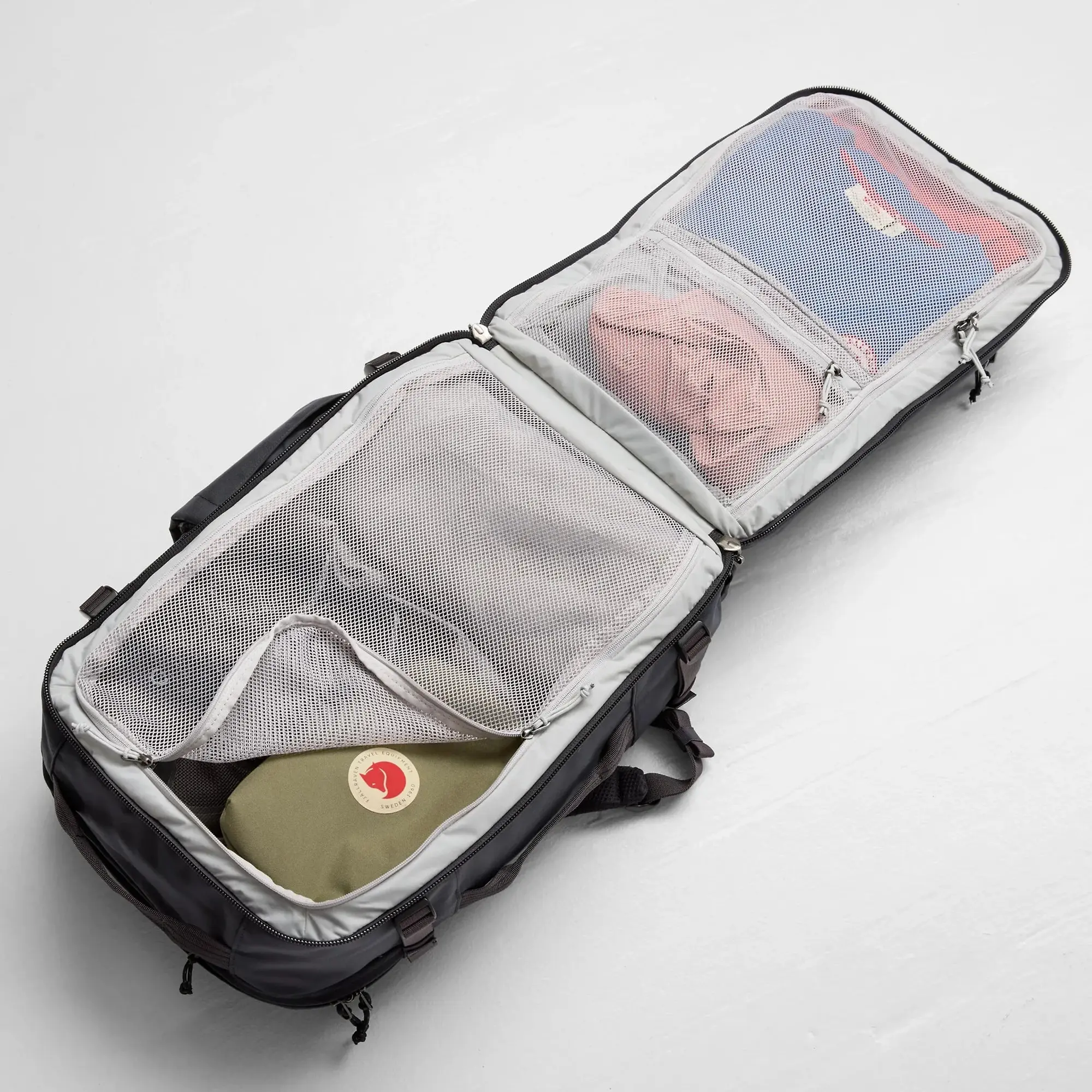 Product image 14 of 21 of Fjällräven Färden Carry-On Pack 42L - Coal Black