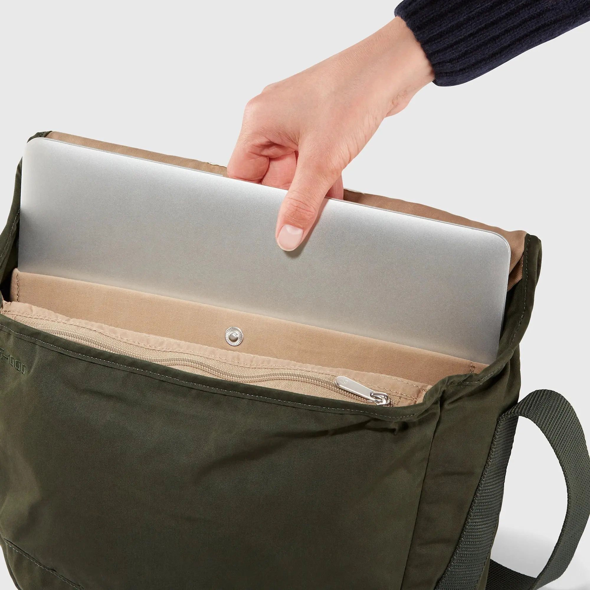 Product image 4 of 10 of Fjällräven Greenland Shoulder Bag Small 9L - Deep Forest