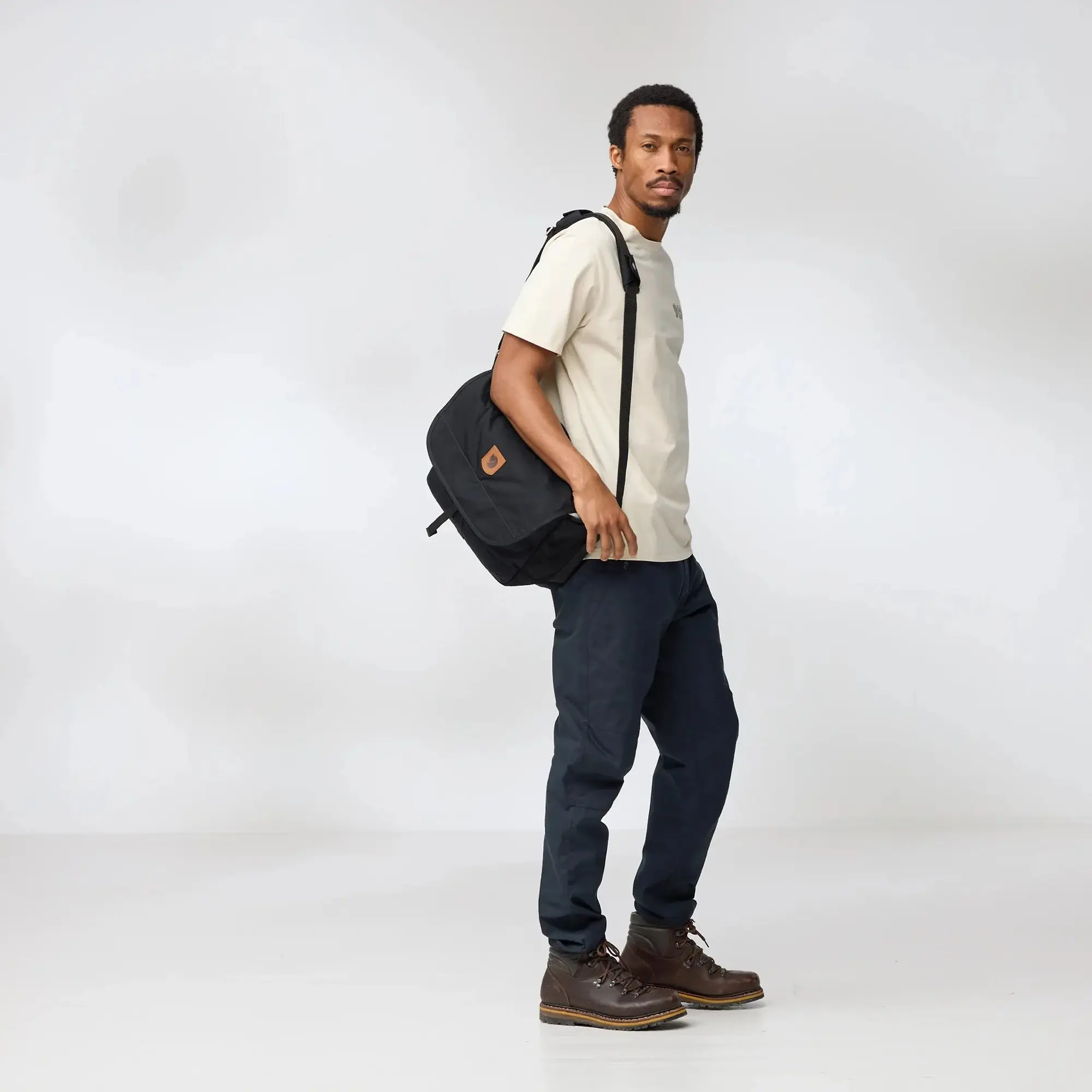 Product image 5 of 12 of Fjällräven Greenland Shoulder Bag 12L - Navy