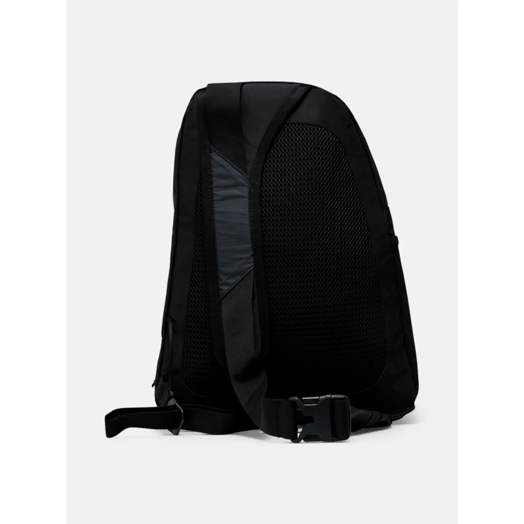 Product image 4 of 9 of Peak Performance Outdoor Crossbody Bag 8.6L - Black