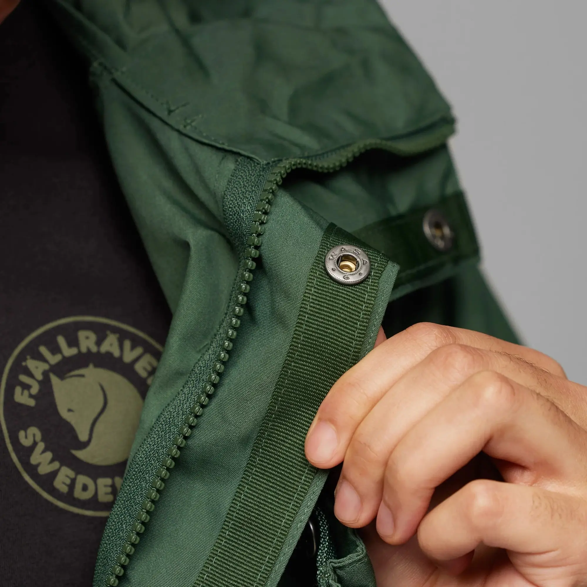 Product image 10 of 16 of Fjällräven Men's Vardag Anorak - Deep Forest