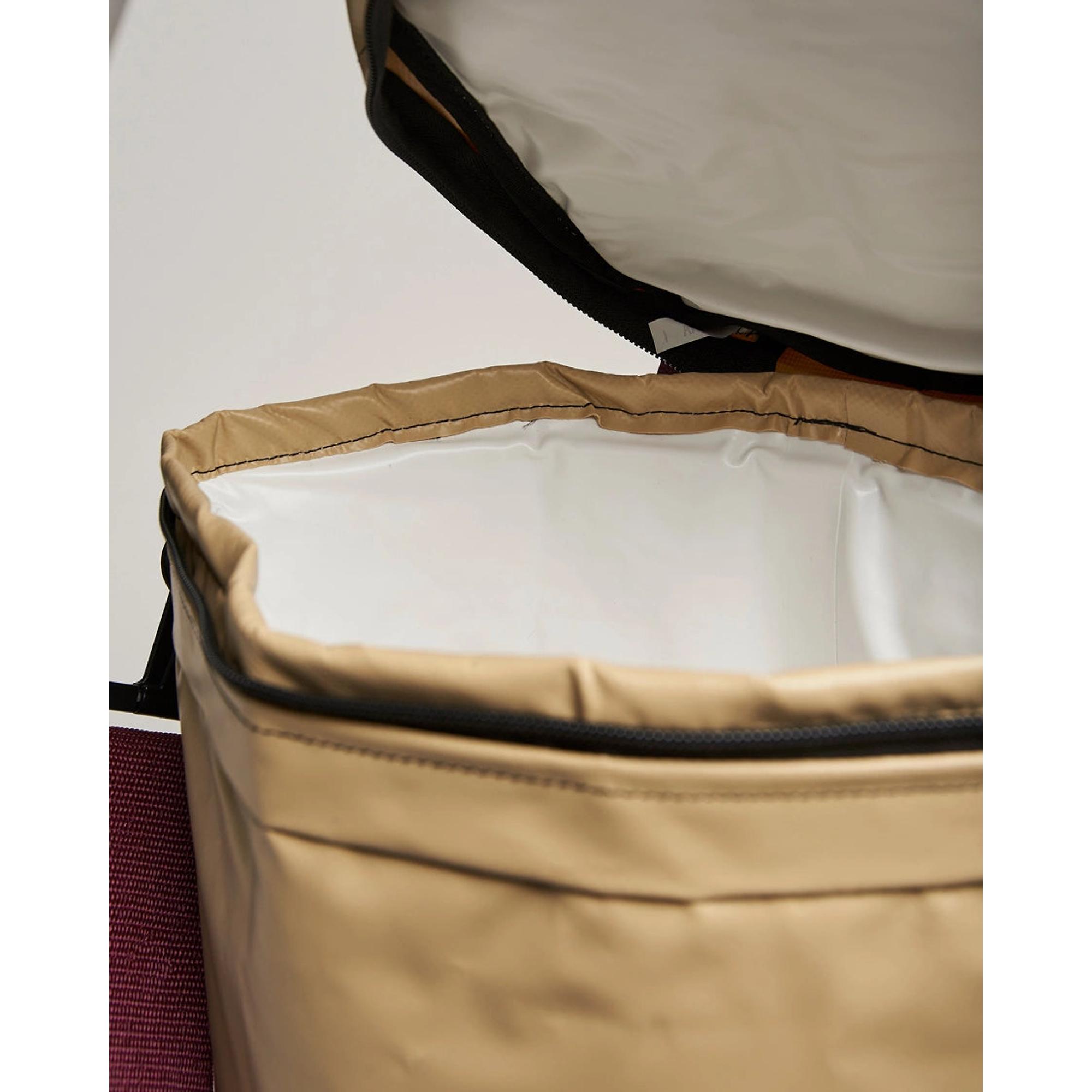 Product image 4 of 8 of Snow Peak Soft Cooler 11