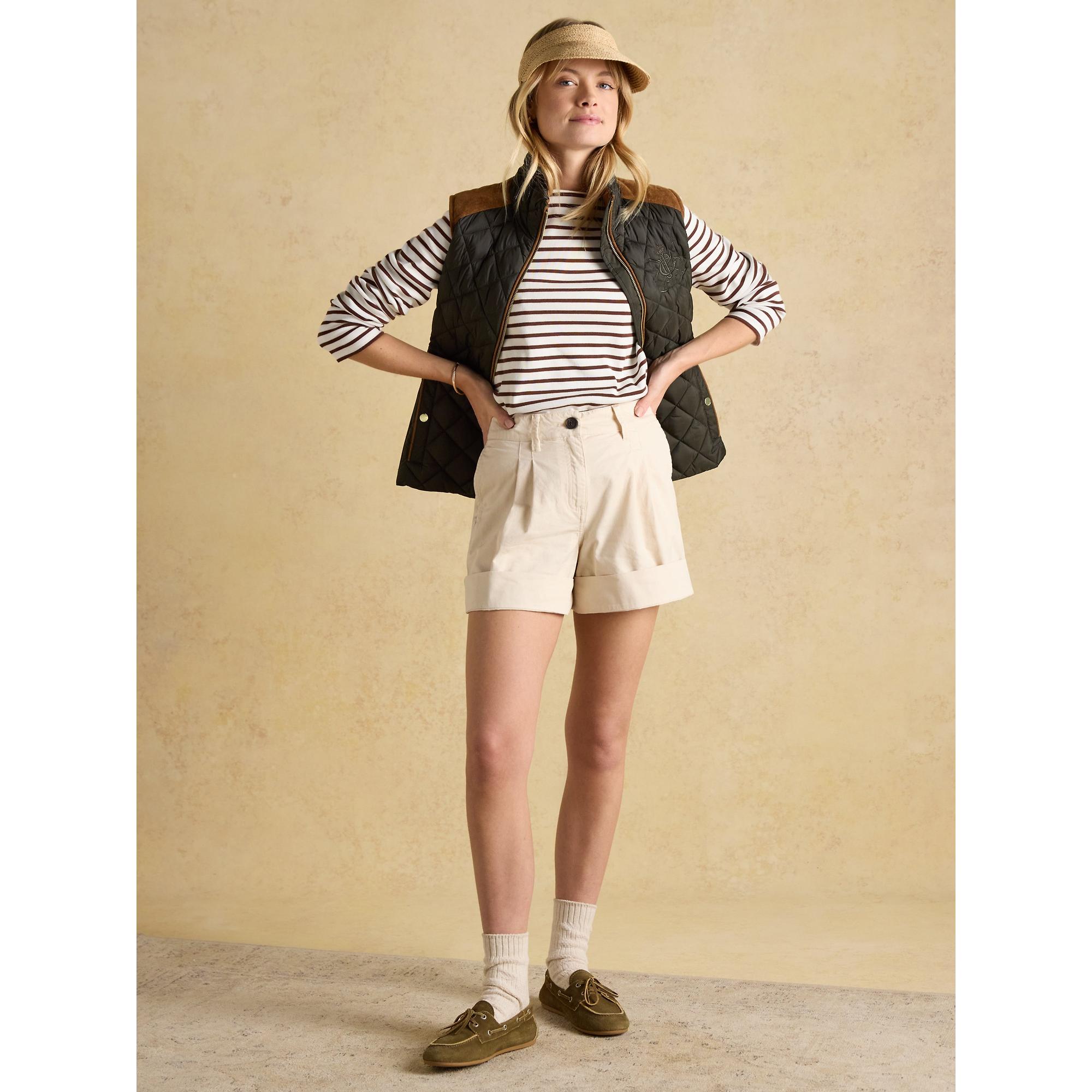 Product image 10 of 12 of Joules Women's Braemar Luxe Showerproof Diamond Quilted Gilet - Green