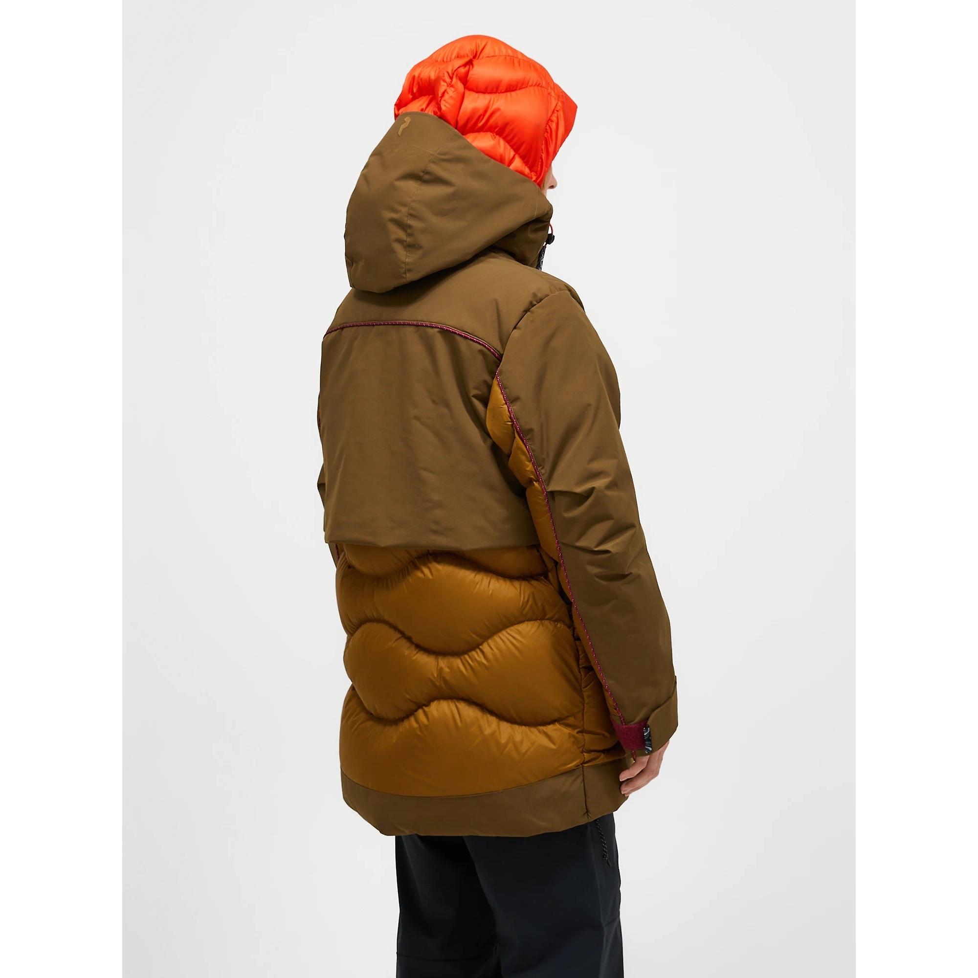 Product image 4 of 13 of Peak Performance Women's Infusion Helium Down Parka - Meadow Moss/Earthy Summit