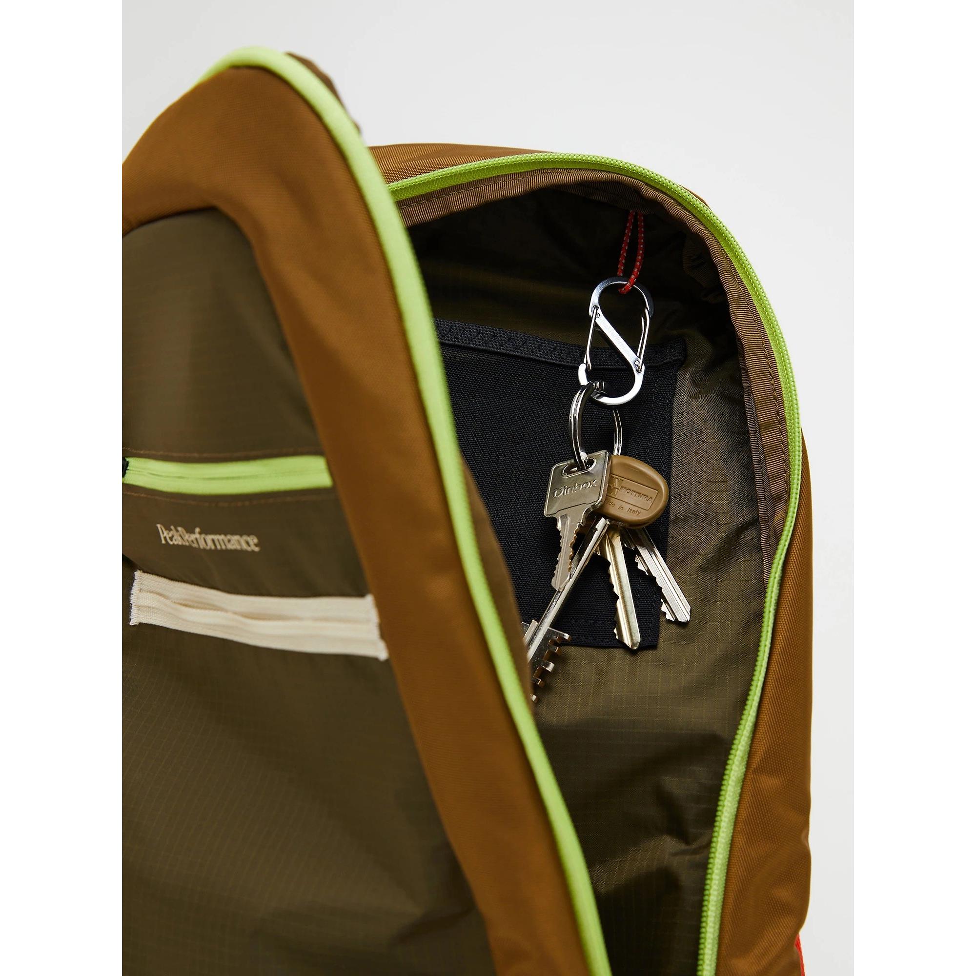 Product image 9 of 10 of Peak Performance Outdoor Crossbody Bag 8.6L - Earthy Summit