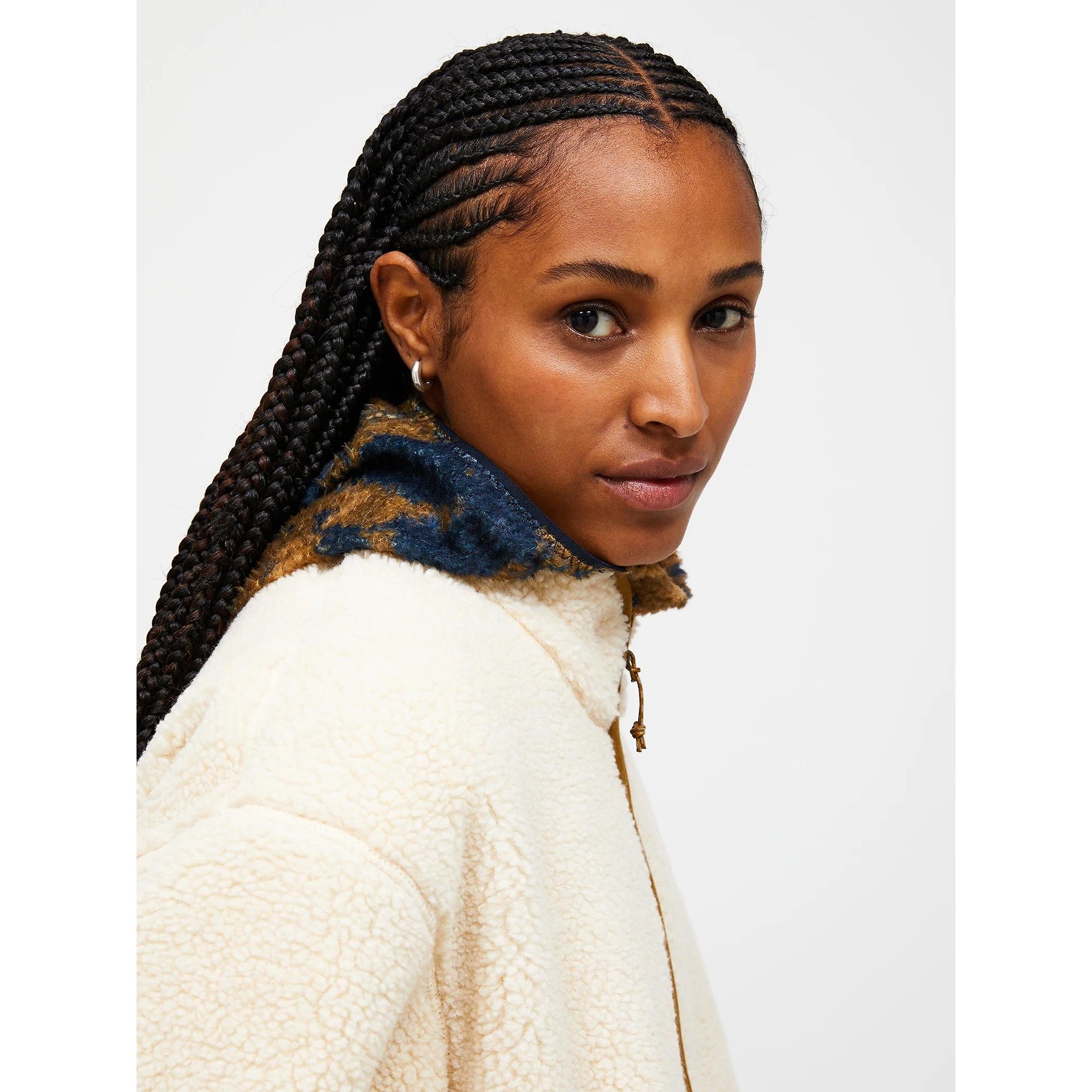 Product image 4 of 7 of Peak Performance Women's Solid Pile Jacket - Sand Fog