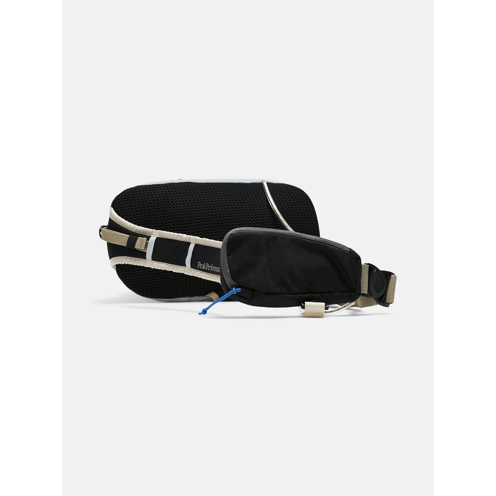 Product image 2 of 5 of Peak Performance Outdoor Sling Bag 4.5L - Summit Smoke