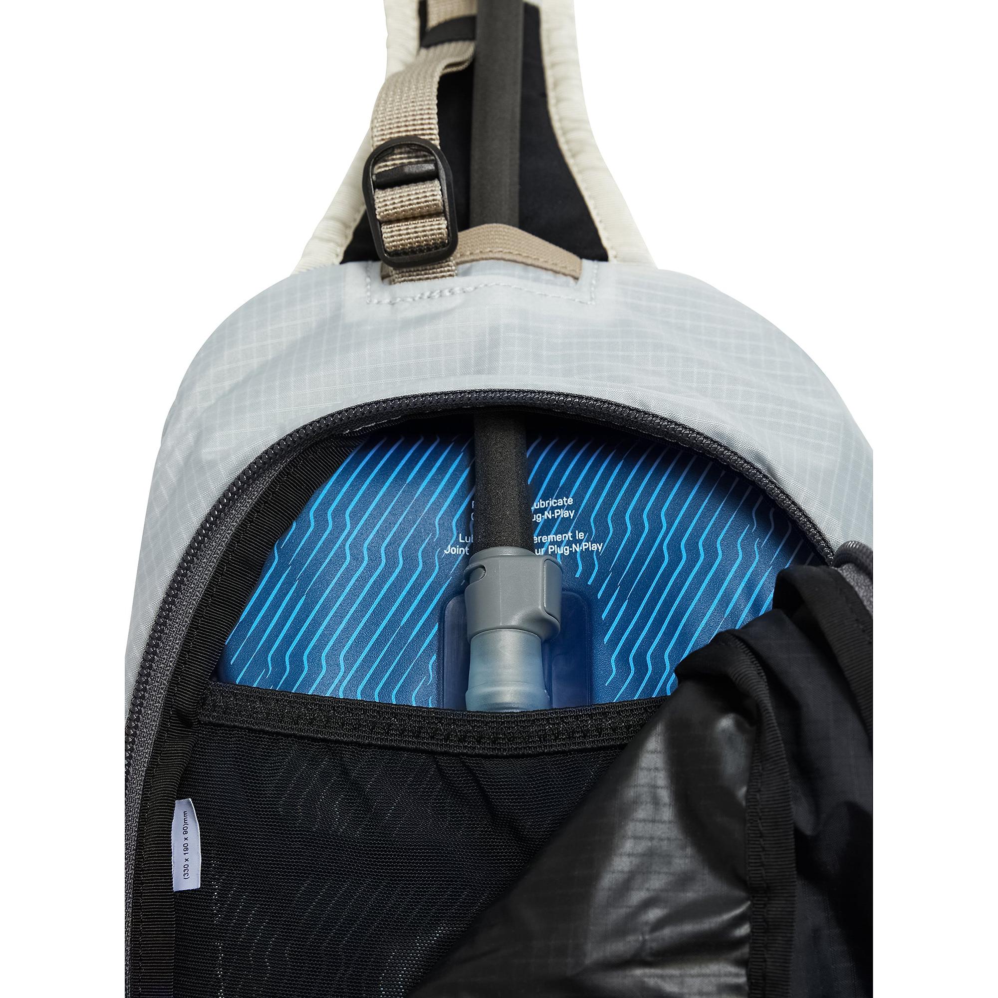 Product image 4 of 5 of Peak Performance Outdoor Sling Bag 4.5L - Summit Smoke