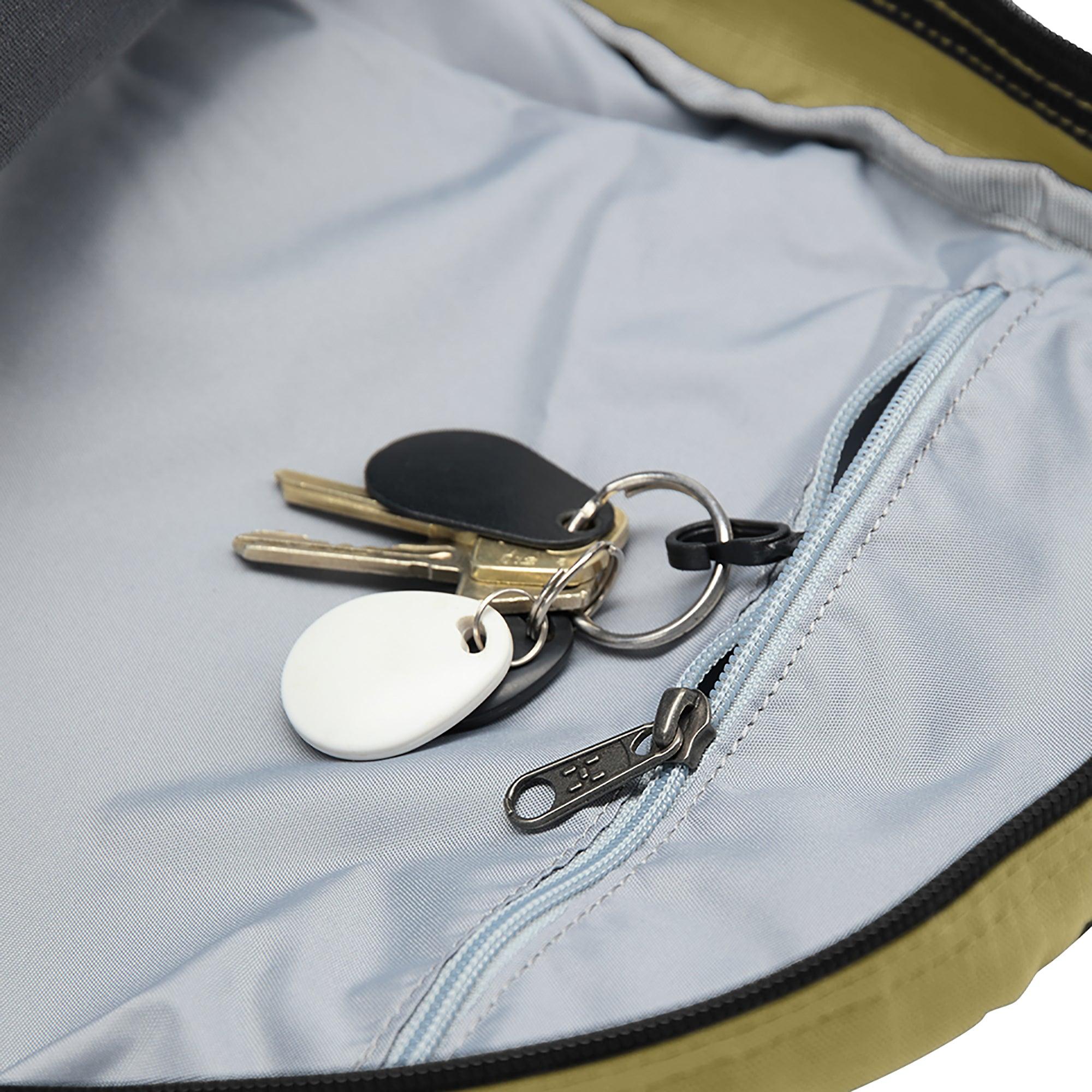 Product image 6 of 9 of Haglöfs Tight Medium Backpack - True Black/Olive Green