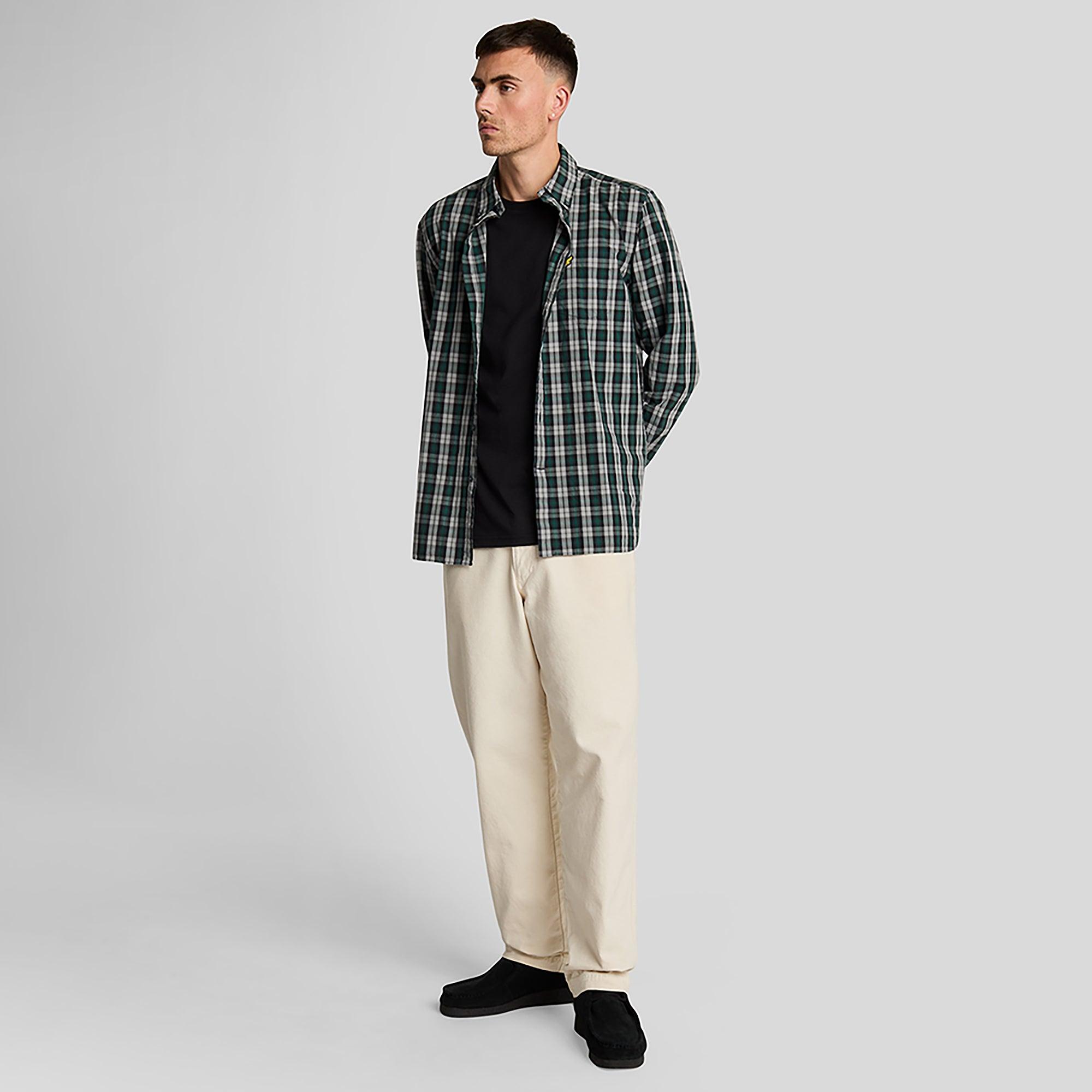 Product image 3 of 5 of Lyle & Scott Men's Clamp Labelled Plain T-Shirt - Jet Black