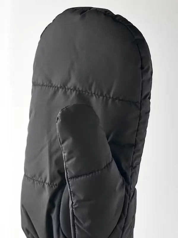Hestra Women's Otra Mittens - Black Image 3