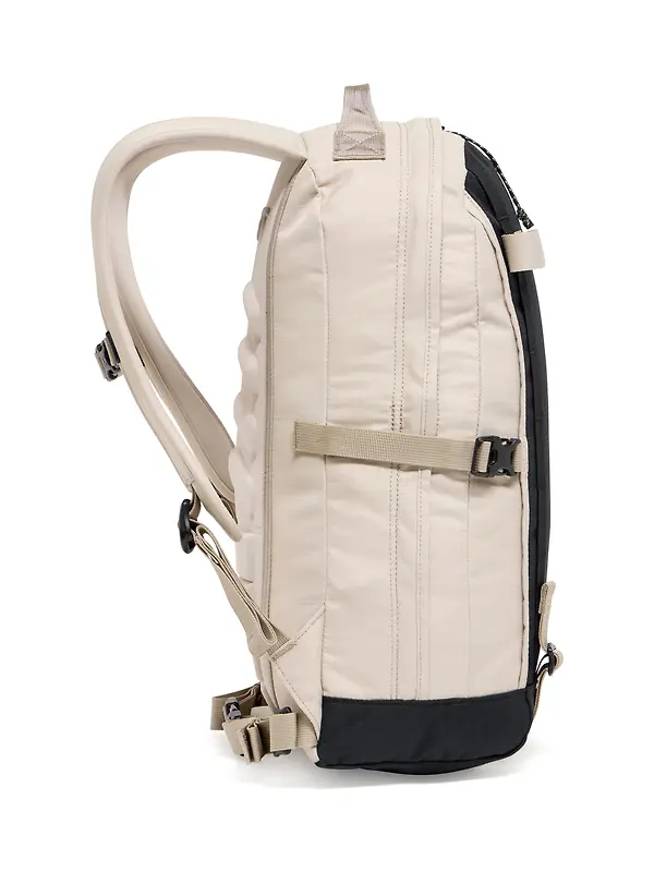 Haglöfs Tight Medium Backpack - True Black/Chalk Beige Image 7