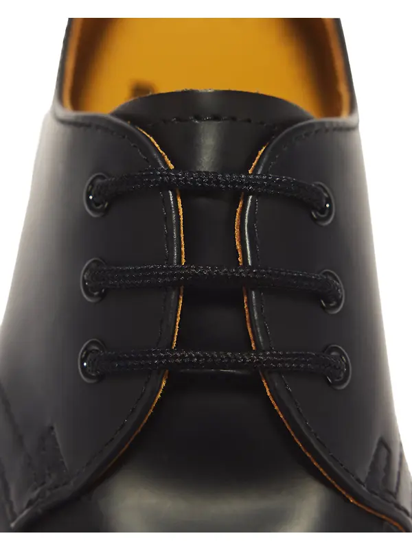 Dr. Martens 65cm Round Shoe Laces (3 Eye) - Black Image 2
