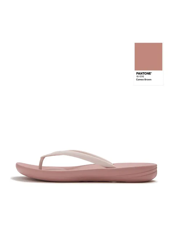 FitFlop x Pantone Women's Iqushion Flip-Flops - Cameo Brown Image 1