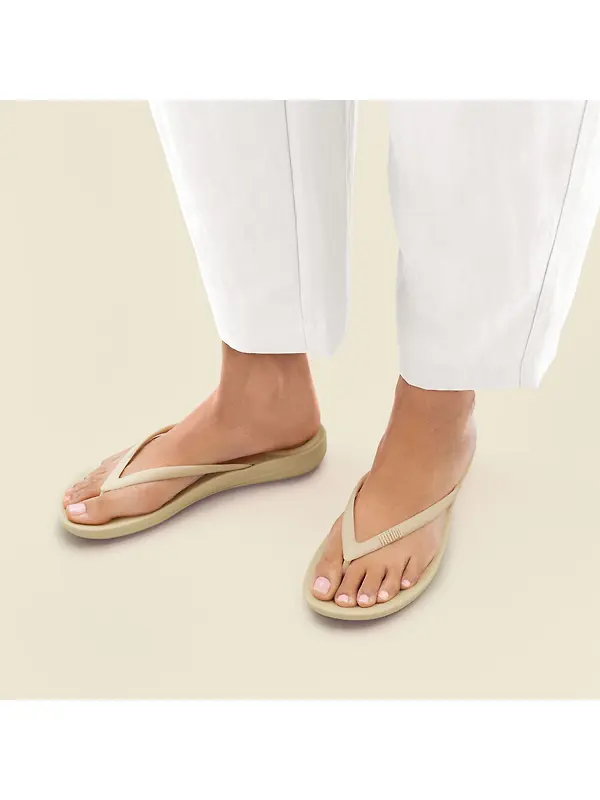 FitFlop x Pantone Women's Iqushion Solid Flip-Flops - Boulder Image 3