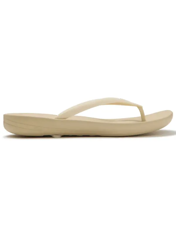 FitFlop x Pantone Women's Iqushion Solid Flip-Flops - Boulder Image 6