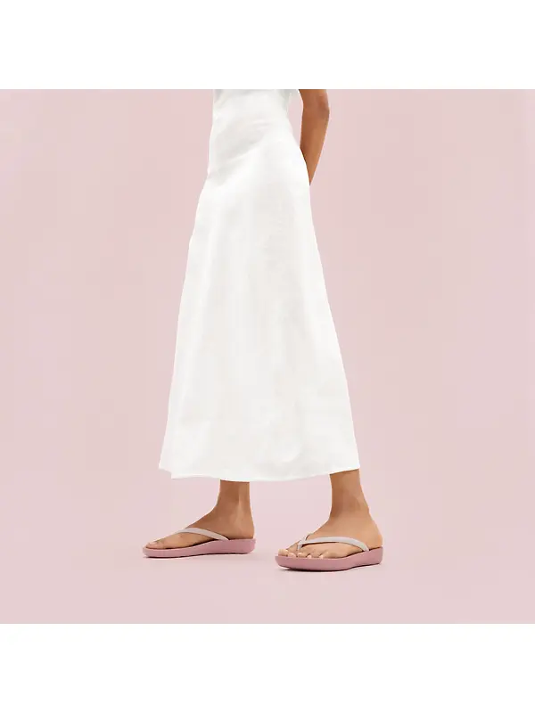 FitFlop x Pantone Women's Iqushion Flip-Flops - Cameo Brown Image 2