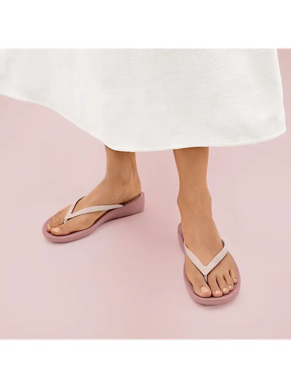FitFlop x Pantone Women's Iqushion Flip-Flops - Cameo Brown Image 3