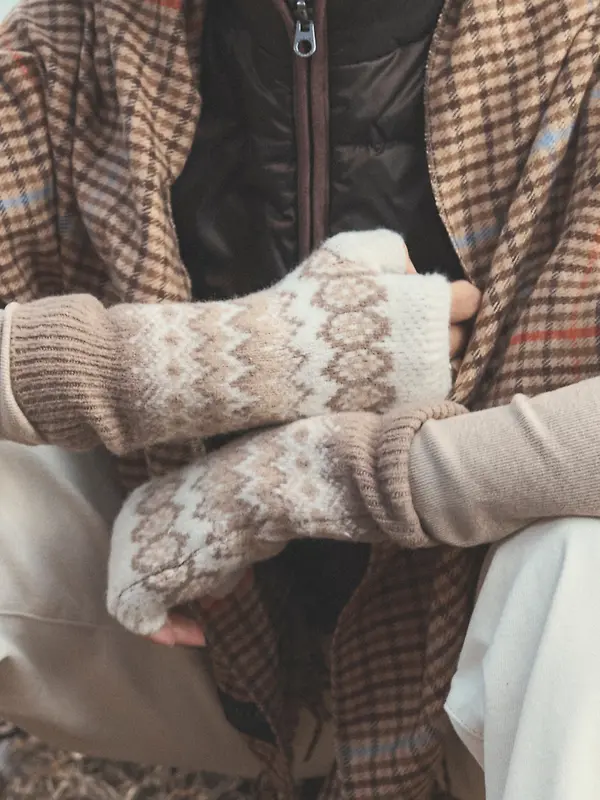 Joules Women's Kara Fairisle Fingerless Gloves - Neutral Image 2