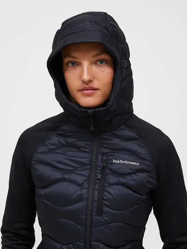 Peak Performance Women's Helium Hybrid Down Hooded Jacket - Black Image 4