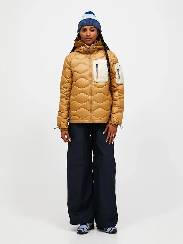 Peak Performance Women's Helium Utility Down Hooded Jacket - Sierra Sand/Sand Fog Image 3