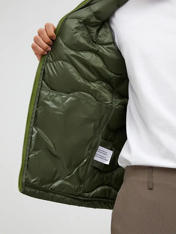 Peak Performance Men's Helium Utility Down Hooded Jacket - Pine Needle/Mosswood Image 4