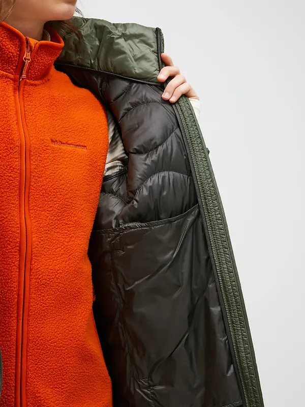 Peak Performance Women's Helium Down Coat - Pine Needle/Olive Extreme Image 5