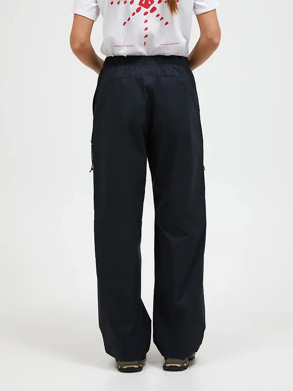 Peak Performance Women's Outdoor Cargo Pants - Black Image 4
