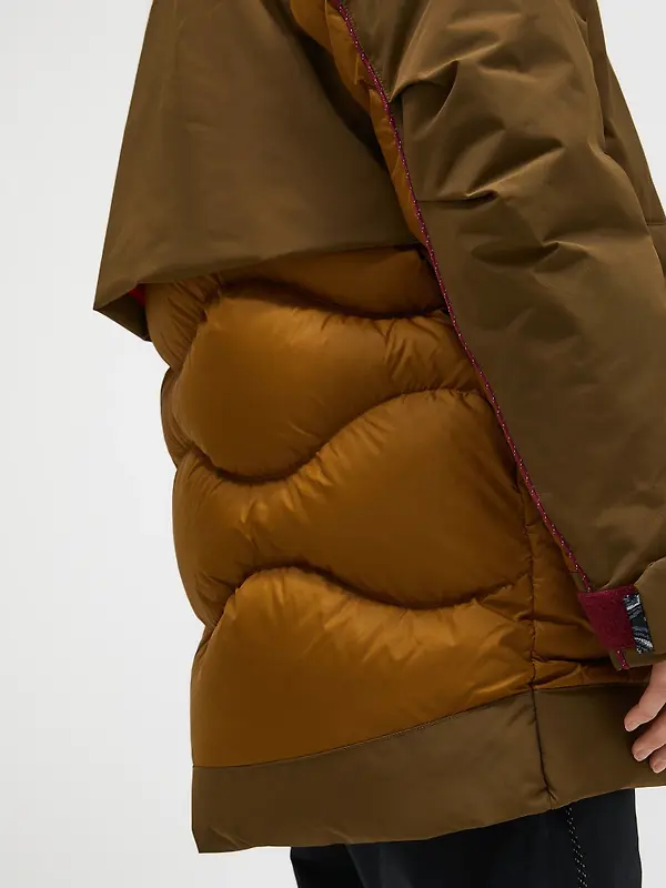 Peak Performance Women's Infusion Helium Down Parka - Meadow Moss/Earthy Summit Image 10