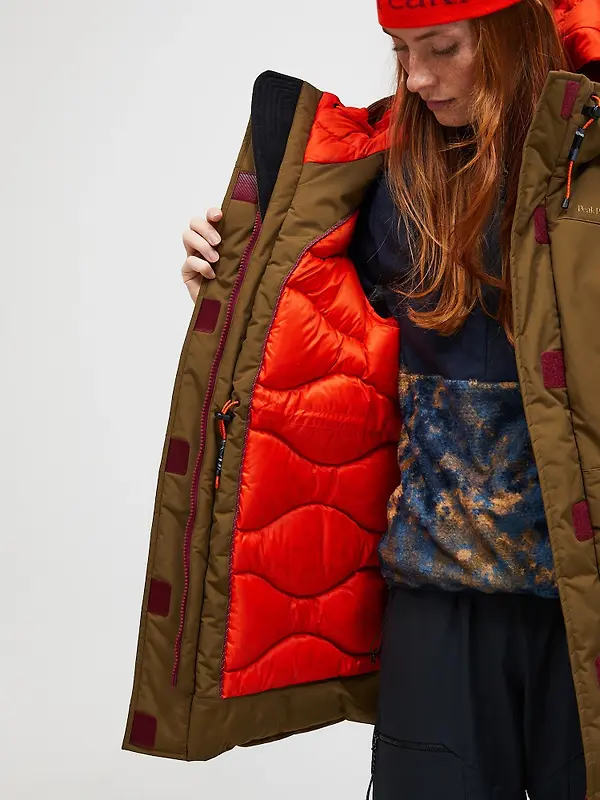 Peak Performance Women's Infusion Helium Down Parka - Meadow Moss/Earthy Summit Image 5