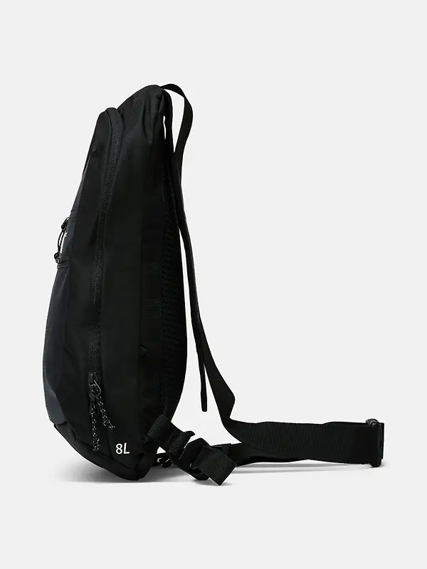 Peak Performance Outdoor Crossbody Bag 8.6L - Black Image 3