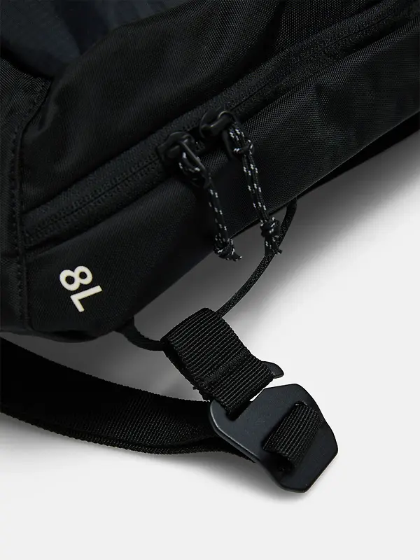 Peak Performance Outdoor Crossbody Bag 8.6L - Black Image 5